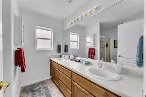 Bath - 436 E Dominguez Dr, Ivins, UT 84738 photo 2 of 2