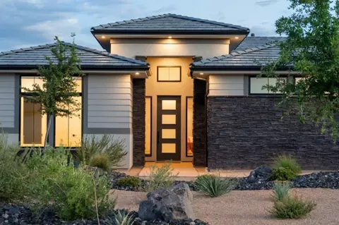 Exterior - 16 N Tabletop St, Washington, UT 84780 photo 2 of 10
