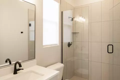 Bath - 16 N Tabletop St, Washington, UT 84780 photo 3 of 5