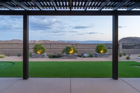 Exterior - 16 N Tabletop St, Washington, UT 84780 photo 8 of 10