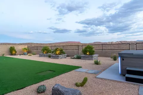 Exterior - 16 N Tabletop St, Washington, UT 84780 photo 5 of 10