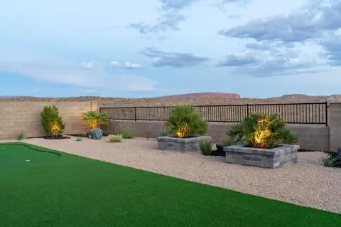 Exterior - 16 N Tabletop St, Washington, UT 84780 photo 7 of 10