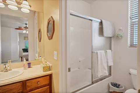 Bath - 562 N West Ledge Pkwy E, Washington, UT 84780 photo 2 of 2
