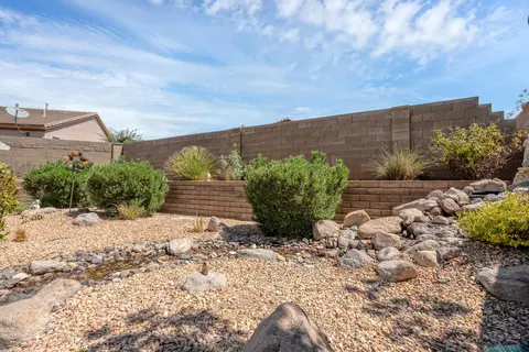 Exterior - 562 N West Ledge Pkwy E, Washington, UT 84780 photo 13 of 19