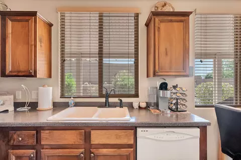 Kitchen - 562 N West Ledge Pkwy E, Washington, UT 84780 photo 3 of 4