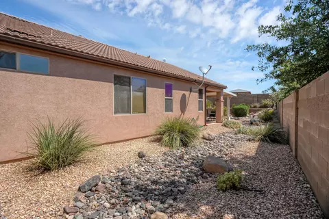 Exterior - 562 N West Ledge Pkwy E, Washington, UT 84780 photo 15 of 19