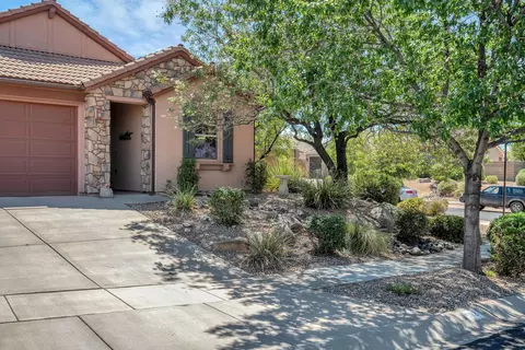 Exterior - 562 N West Ledge Pkwy E, Washington, UT 84780 photo 3 of 19