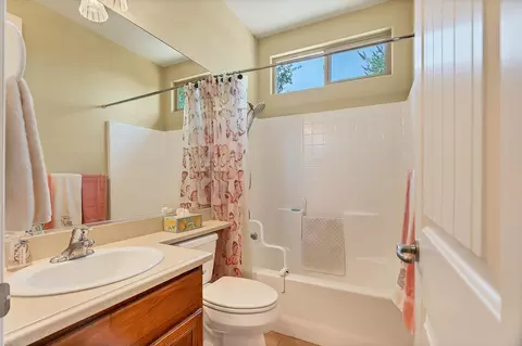 Bath - 562 N West Ledge Pkwy E, Washington, UT 84780 photo 1 of 2