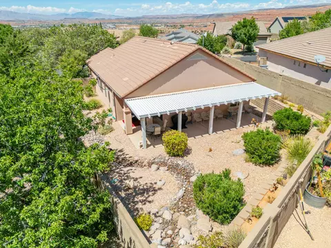 Exterior - 562 N West Ledge Pkwy E, Washington, UT 84780 photo 18 of 19
