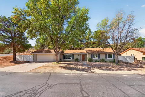 1690 E Maplewood Way, Saint George, UT 84790
