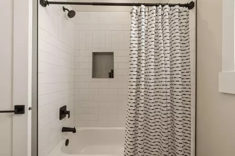 Bath - 2952 E Yavin Way, Saint George, UT 84790 photo 2 of 4