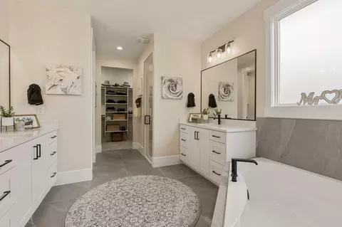 Bath - 2952 E Yavin Way, Saint George, UT 84790 photo 3 of 4