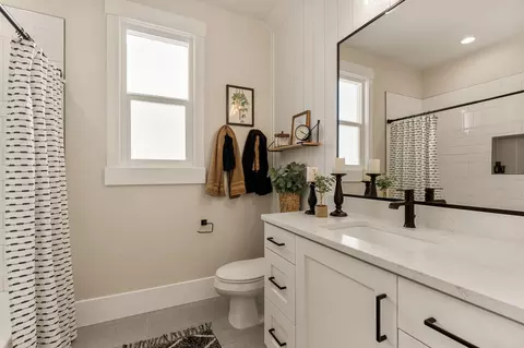 Bath - 2952 E Yavin Way, Saint George, UT 84790 photo 1 of 4