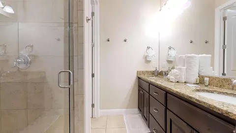 Bath - 4184 E Torrey Pines Dr, Washington, UT 84780 photo 2 of 4