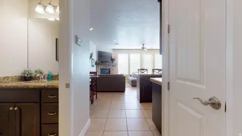 Entry Way - 4184 E Torrey Pines Dr, Washington, UT 84780 photo 5 of 6