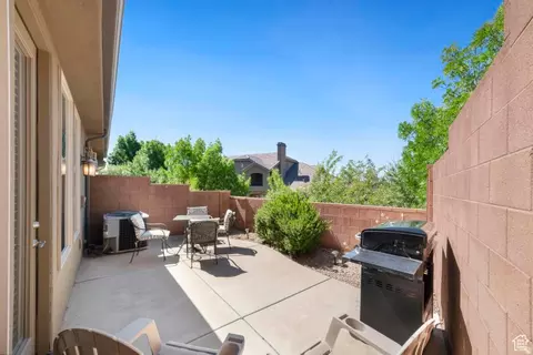 Exterior - 4184 E Torrey Pines Dr, Washington, UT 84780 photo 2 of 6