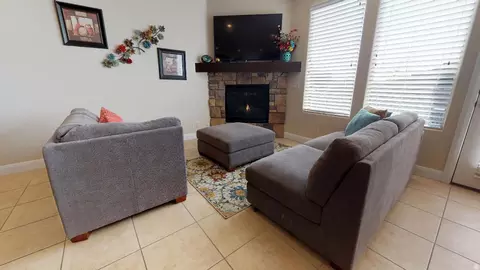 Living - 4184 E Torrey Pines Dr, Washington, UT 84780 photo 3 of 5