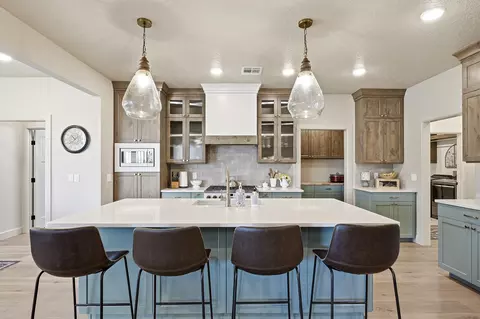 Kitchen - 1017 E Cellowood Ln, Cedar City, UT 84721 photo 2 of 9