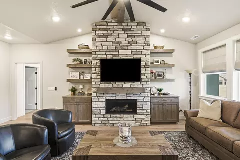 Living - 1017 E Cellowood Ln, Cedar City, UT 84721 photo 2 of 5