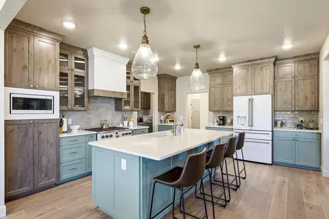 Kitchen - 1017 E Cellowood Ln, Cedar City, UT 84721 photo 3 of 9