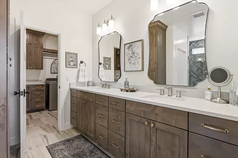 Bath - 1017 E Cellowood Ln, Cedar City, UT 84721 photo 1 of 7