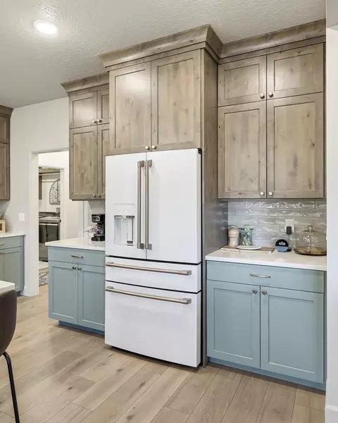 Kitchen - 1017 E Cellowood Ln, Cedar City, UT 84721 photo 4 of 9
