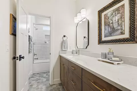 Bath - 1017 E Cellowood Ln, Cedar City, UT 84721 photo 6 of 7