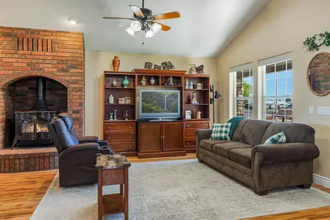 Living - 522 S 200 East St, Enterprise, UT 84725 photo 1 of 1