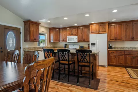 Kitchen - 522 S 200 East St, Enterprise, UT 84725 photo 1 of 3