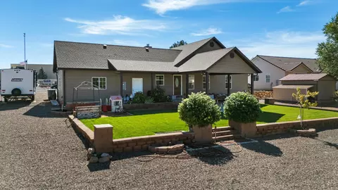 Exterior - 522 S 200 East St, Enterprise, UT 84725 photo 2 of 5
