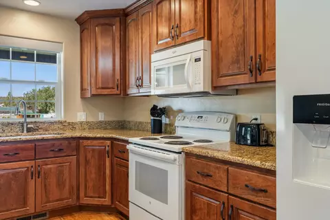 Kitchen - 522 S 200 East St, Enterprise, UT 84725 photo 3 of 3