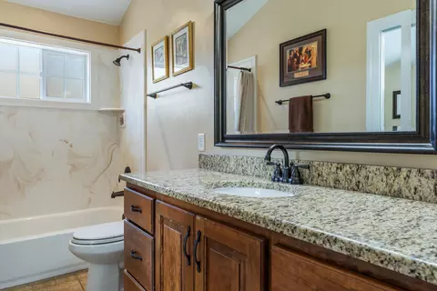Bath - 522 S 200 East St, Enterprise, UT 84725 photo 3 of 3