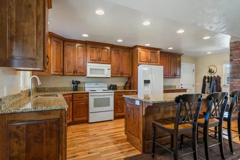 Kitchen - 522 S 200 East St, Enterprise, UT 84725 photo 2 of 3