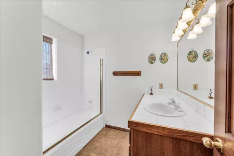 Bath - 580 S Stagecoach Dr, Brookside, UT 84782 photo 1 of 2