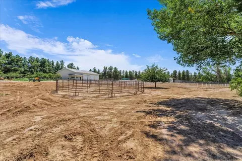 Exterior - 580 S Stagecoach Dr, Brookside, UT 84782 photo 9 of 17