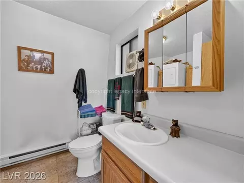 Bath - 651 E Aspen Meadow Dr, Hatch, UT 84735 photo 1 of 4