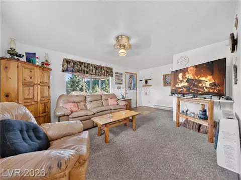 Living - 651 E Aspen Meadow Dr, Hatch, UT 84735 photo 2 of 4