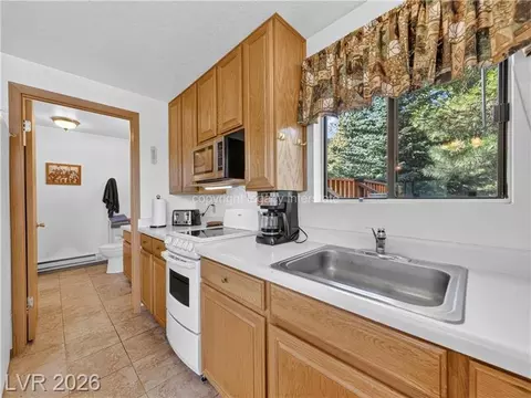 Kitchen - 651 E Aspen Meadow Dr, Hatch, UT 84735 photo 2 of 3
