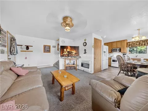 Living - 651 E Aspen Meadow Dr, Hatch, UT 84735 photo 3 of 4