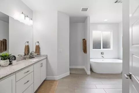 Bath - 3174 E Sugar Maple Dr, Saint George, UT 84790 photo 3 of 7