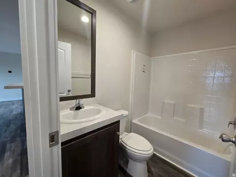 Bath - 355 Pectol St, Washington, UT 84780 photo 2 of 2