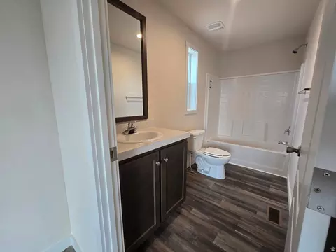 Bath - 355 Pectol St, Washington, UT 84780 photo 1 of 2