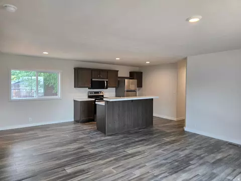 Kitchen - 355 Pectol St, Washington, UT 84780 photo 1 of 2