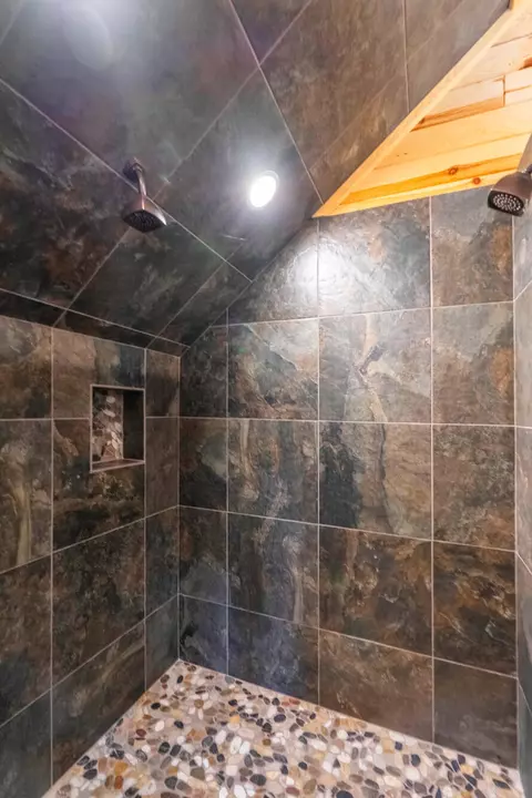 Bath - 2450 E Oak Tree Dr, Virgin, UT 84779 photo 6 of 6