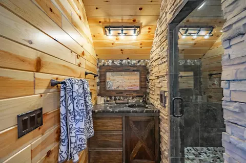Bath - 2450 E Oak Tree Dr, Virgin, UT 84779 photo 1 of 6