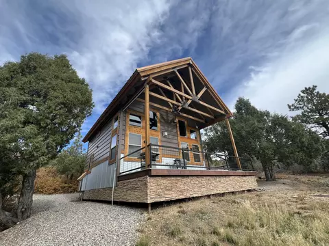 Exterior - 2450 E Oak Tree Dr, Virgin, UT 84779 photo 2 of 3