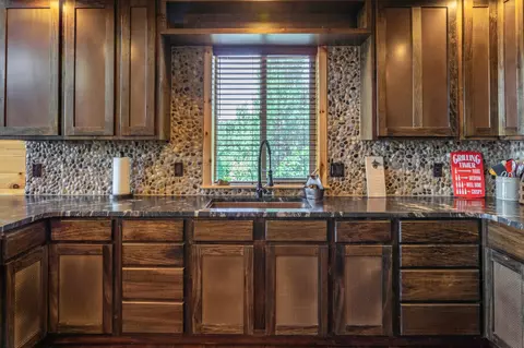 Kitchen - 2450 E Oak Tree Dr, Virgin, UT 84779 photo 2 of 7