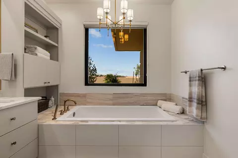 Bath - 2579 E Cobalt Dr, Saint George, UT 84790 photo 2 of 8