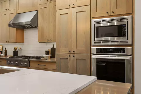 Kitchen - 2579 E Cobalt Dr, Saint George, UT 84790 photo 5 of 7