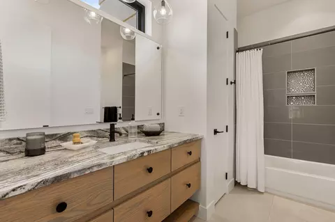 Bath - 2579 E Cobalt Dr, Saint George, UT 84790 photo 5 of 8